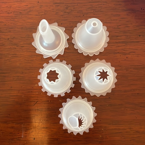 Tupperware 7-Piece Squeeze It Gourmet Decorator Ball Set - Picture 10 of 11